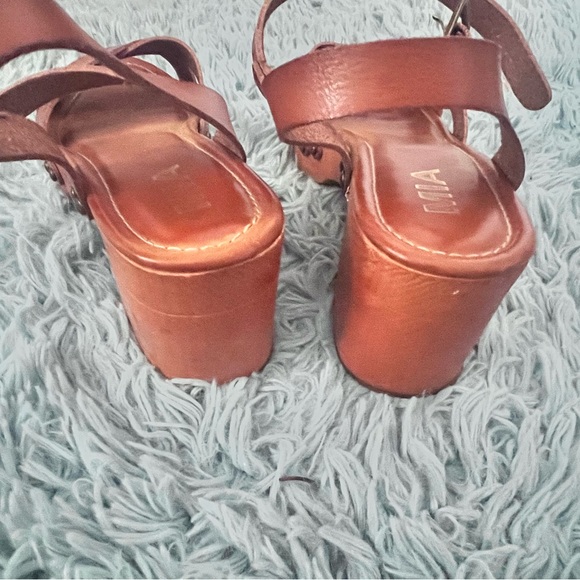 Mia Sandals - Picture 2 of 2